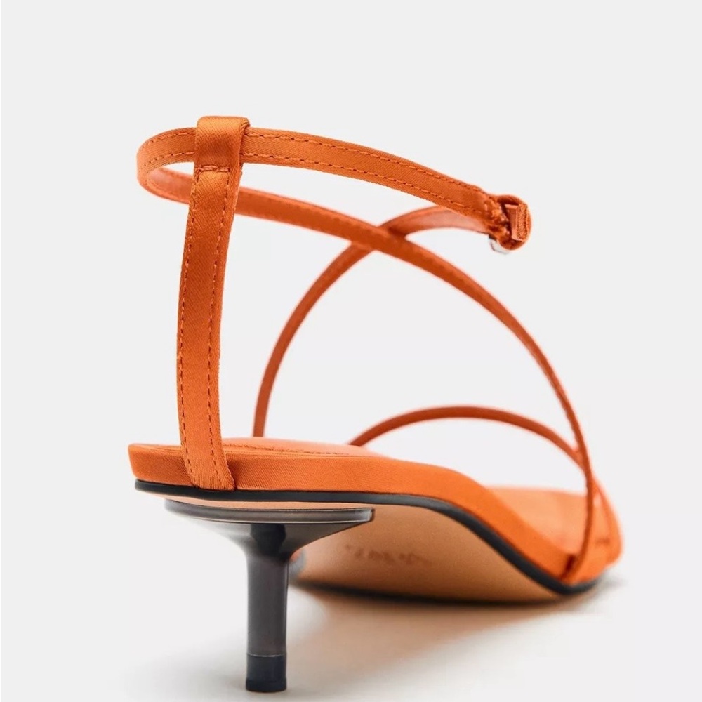 Zara Brand New Size 38
Strappy Orange Low Heel Sandals with Ankle Buckle - Picture 4 of 6